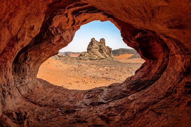 Rock arch in the Tassili, Djanet — Algeria