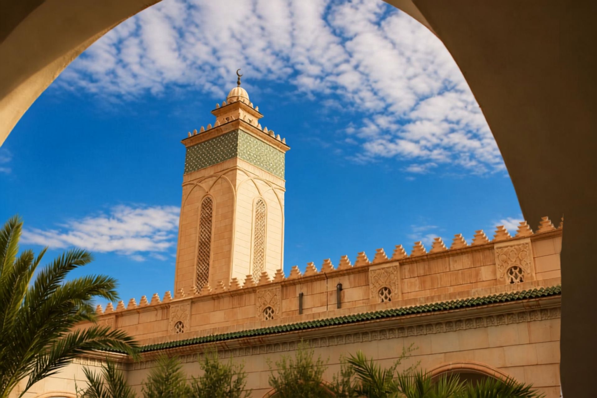 Minaret and Saharan architecture in Biskra